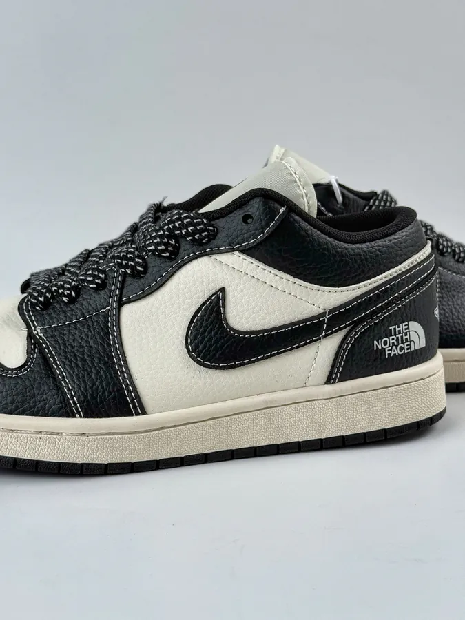 Air Jordan 1 Retro Low x The North Face Mini Hook