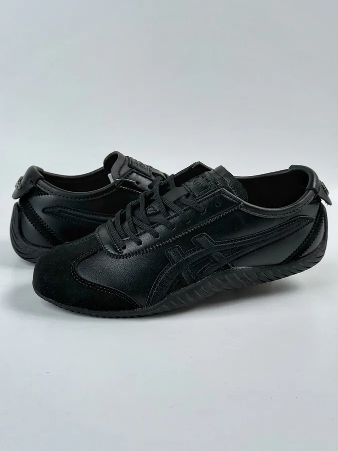 Onitsuka Tiger SCLAW Retro Minimalist Sneaker