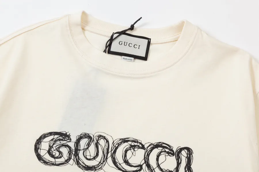 GUC辰星 | High Quality Curved Letter Short Sleeve
