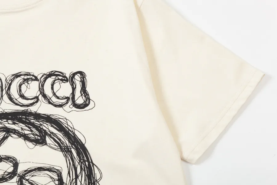 GUC辰星 | High Quality Curved Letter Short Sleeve