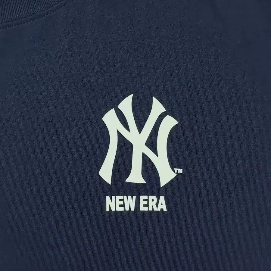 New Era MLB Era Classic Yankees Logo T Shirt