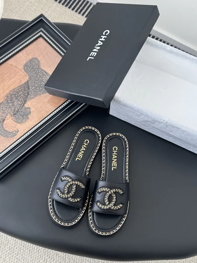 Chanel 25C Spring Summer New Chain Sandals