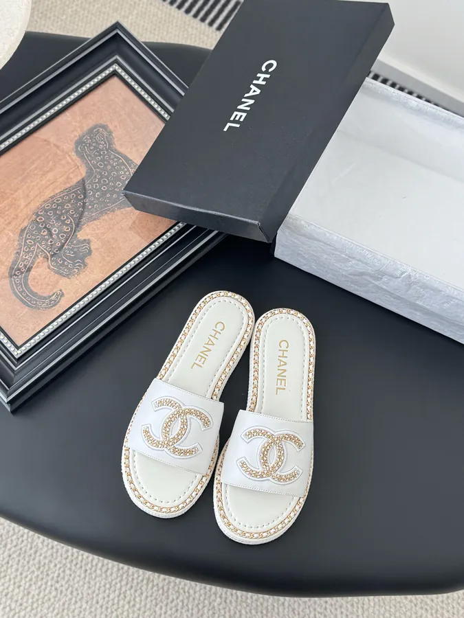 Chanel 25C Spring Summer New Chain Sandals