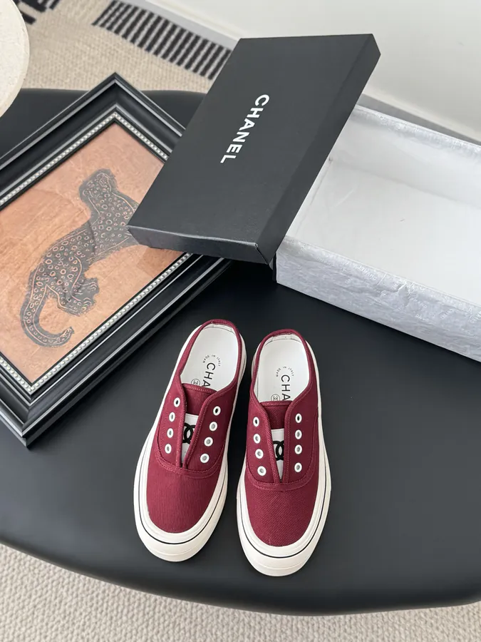 Chanel 25C Hidden Edition Casual White Sneakers
