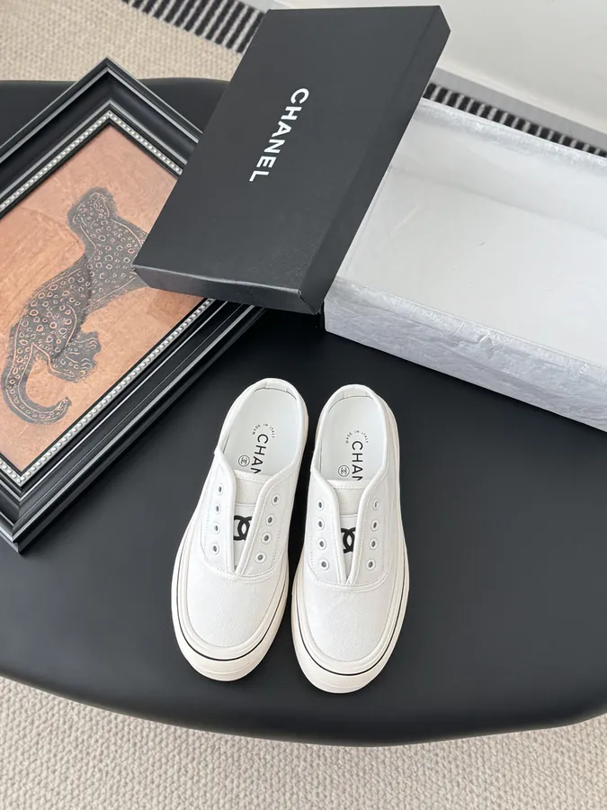 Chanel 25C Hidden Edition Casual White Sneakers