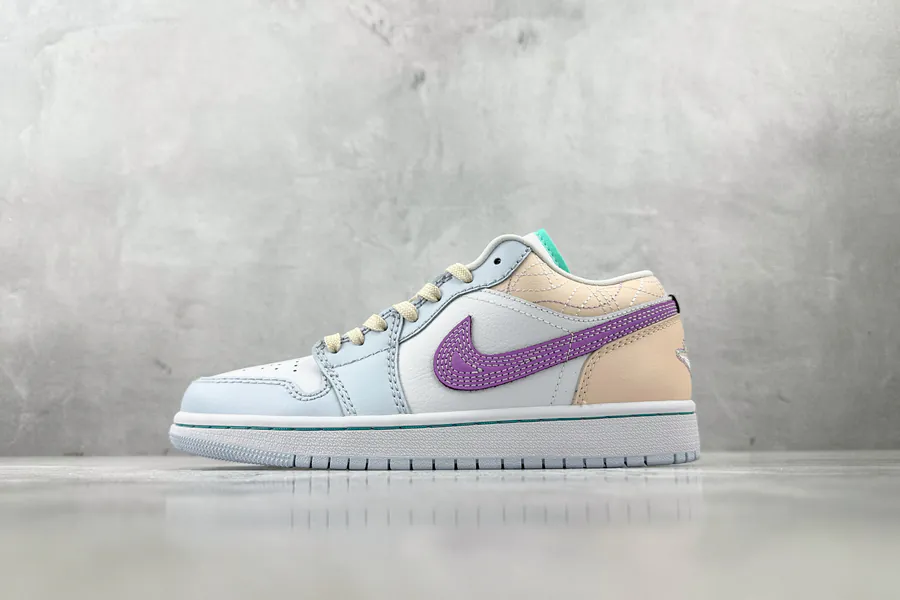 Jordan Air Jordan 1 Low in Beige