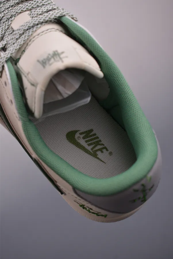 Fraent x Travis Scott x Air 1 Low 三方联名低帮倒钩鞋