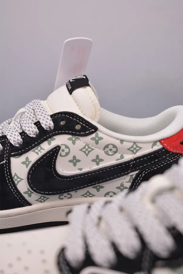 Fraent x Travis Scott x Air 1 Low 三方联名倒钩鞋