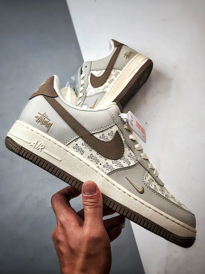 Stussy x Air Force 1 Low Print in Gray Brown