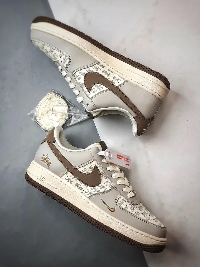 Stussy x Air Force 1 Low Print in Gray Brown