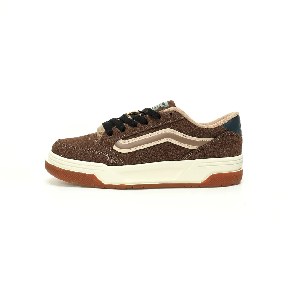 VAN Upland Skate Low Retro Sneaker with Thick Sole
