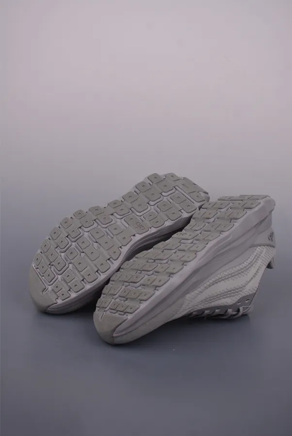 Alo Runner Mode Comfortable and Minimalist Low Top Sneakers