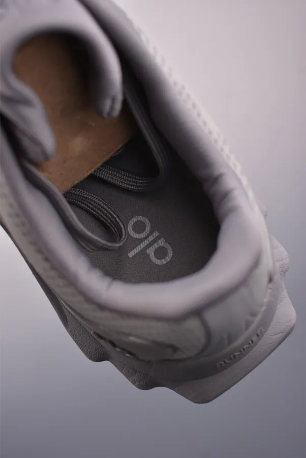 Alo Runner Mode Comfortable and Minimalist Low Top Sneakers