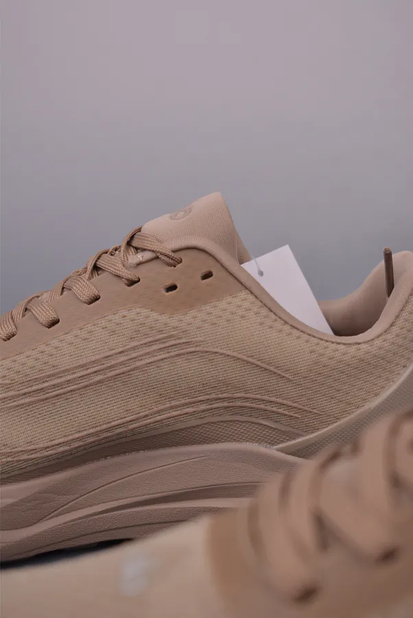 Alo Runner Mode Comfortable and Simple Low Top Sneakers