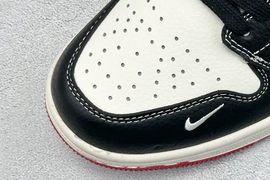 Air Jordan 1 Retro Low x Supreme White Black Red Swoosh