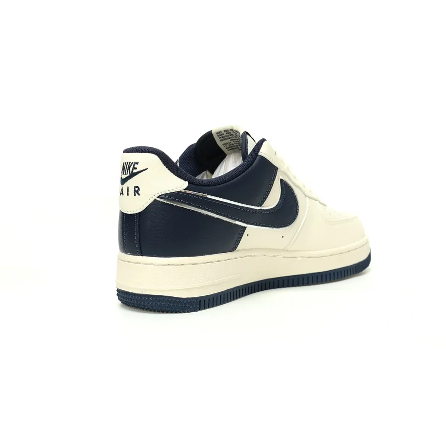 The North Face x Air Force 1'07 Low Classic Low Sneaker