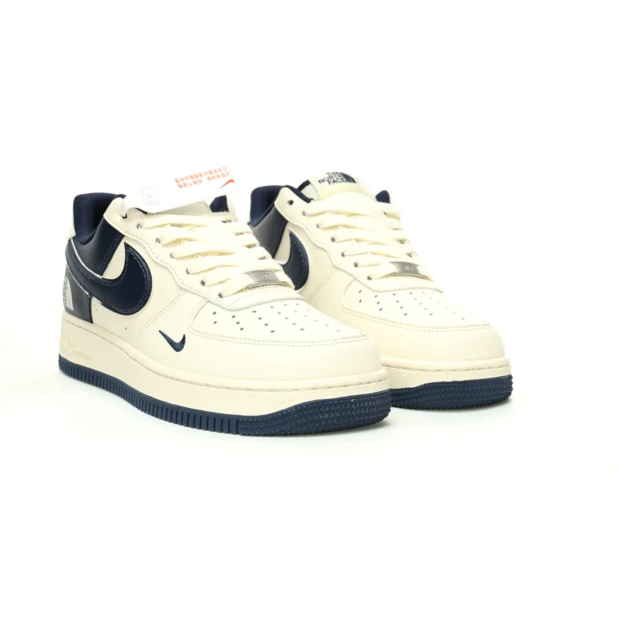 The North Face x Air Force 1'07 Low Classic Low Sneaker