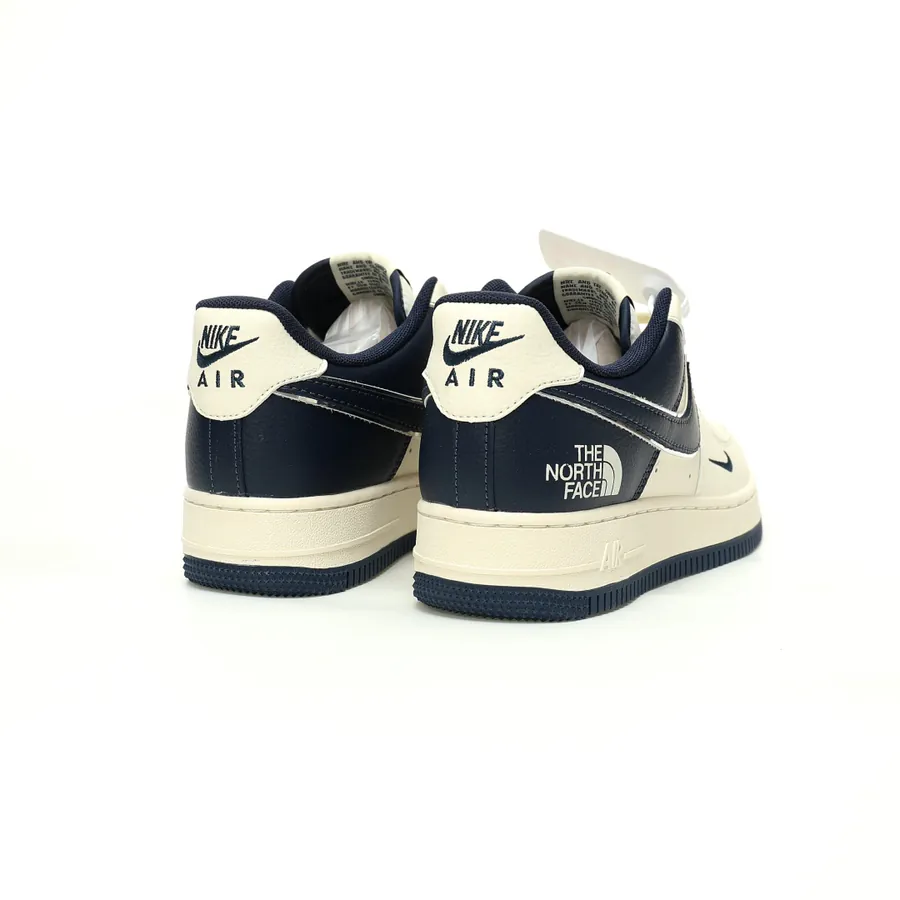 The North Face x Air Force 1'07 Low Classic Low Sneaker