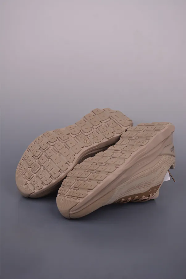Alo Runner Mode Comfortable and Minimalist Low Top Sneakers