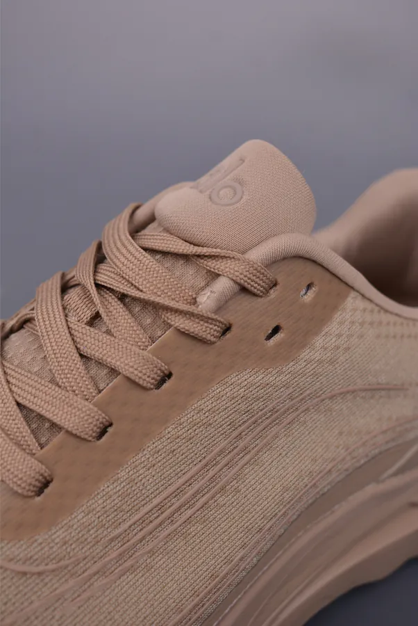 Alo Runner Mode Comfortable and Minimalist Low Top Sneakers
