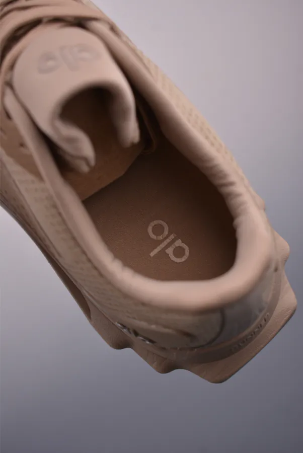 Alo Runner Mode Comfortable and Minimalist Low Top Sneakers