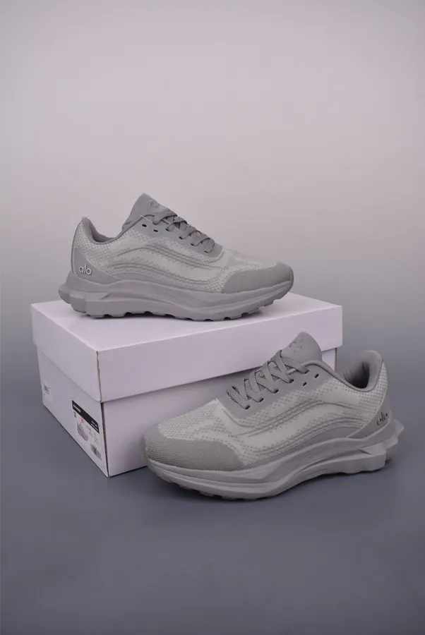 Alo Runner Mode Comfortable and Minimalist Low Top Sneakers