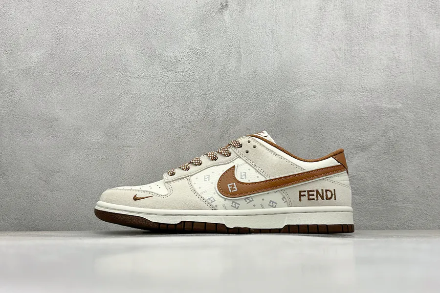 Nk SB Dunk Low x Fendi Collaboration Low Top Sneakers