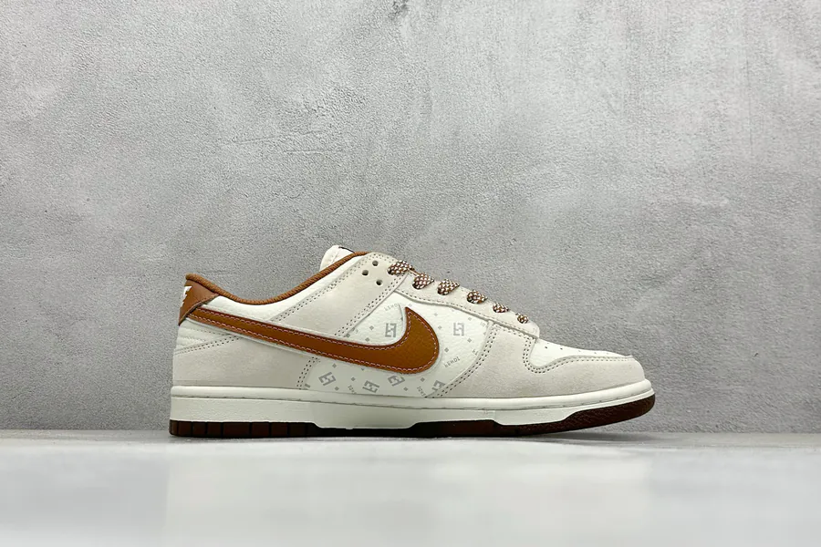 Nk SB Dunk Low x Fendi Collaboration Low Top Sneakers