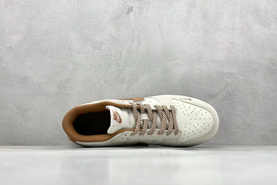 Nk SB Dunk Low x Fendi Collaboration Low Top Sneakers
