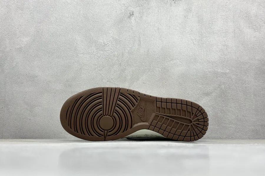 Nk SB Dunk Low x Fendi Collaboration Low Top Sneakers