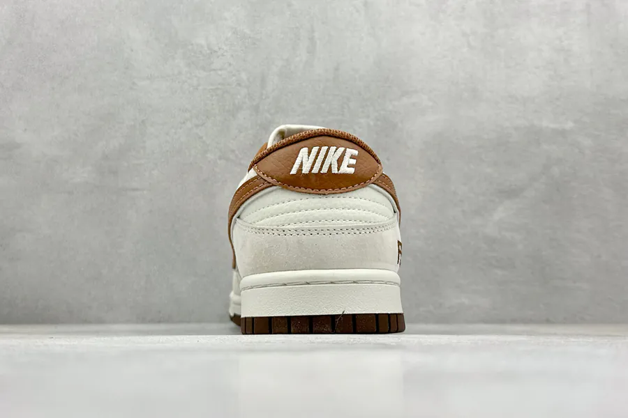 Nk SB Dunk Low x Fendi Collaboration Low Top Sneakers