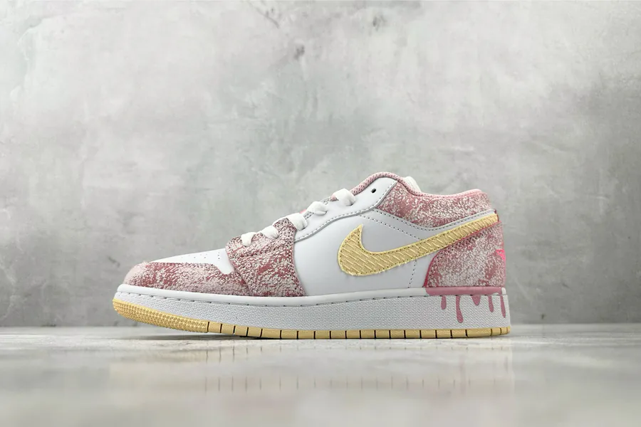 Jordan Air Jordan 1 Low in Pink