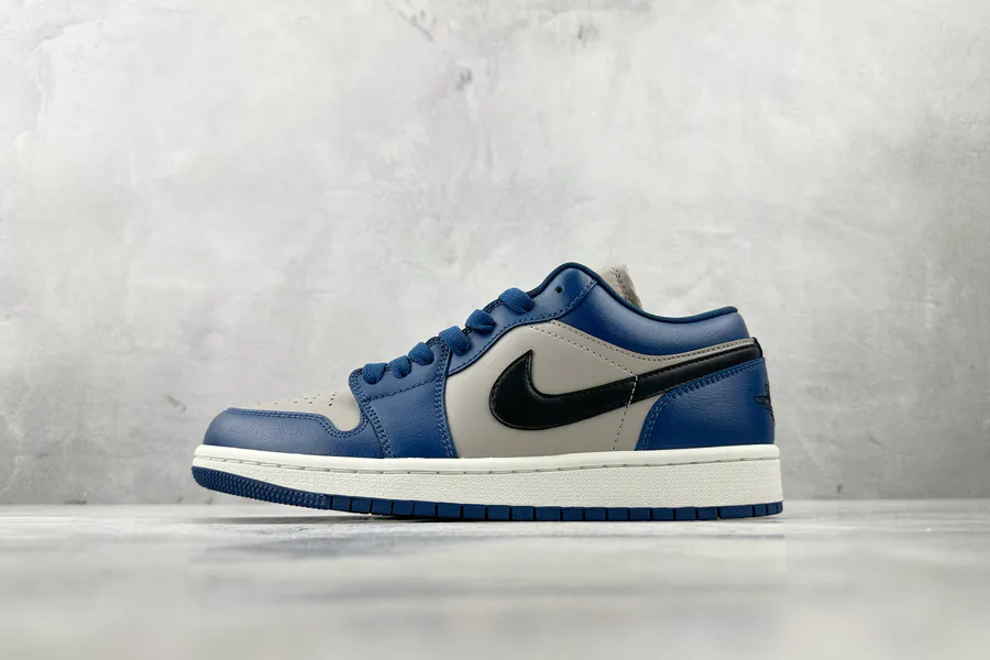 Jordan Air Jordan 1 Low in Gray Blue