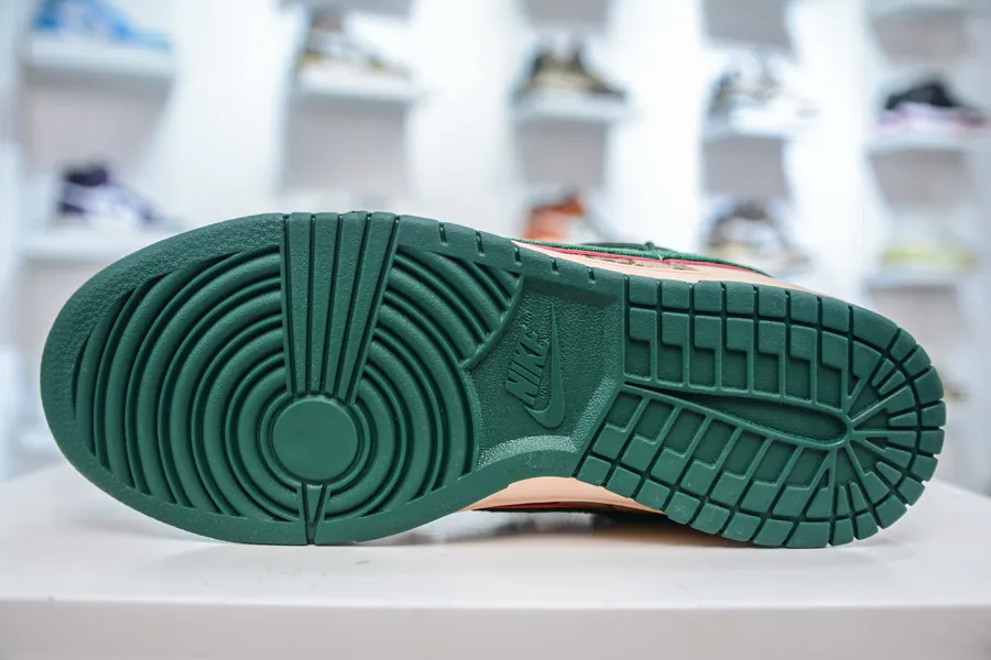 SB Dunk Low x Collaboration Brown Green Straps