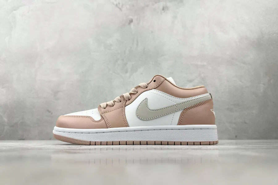 Jordan Air Jordan 1 Low in Pink White