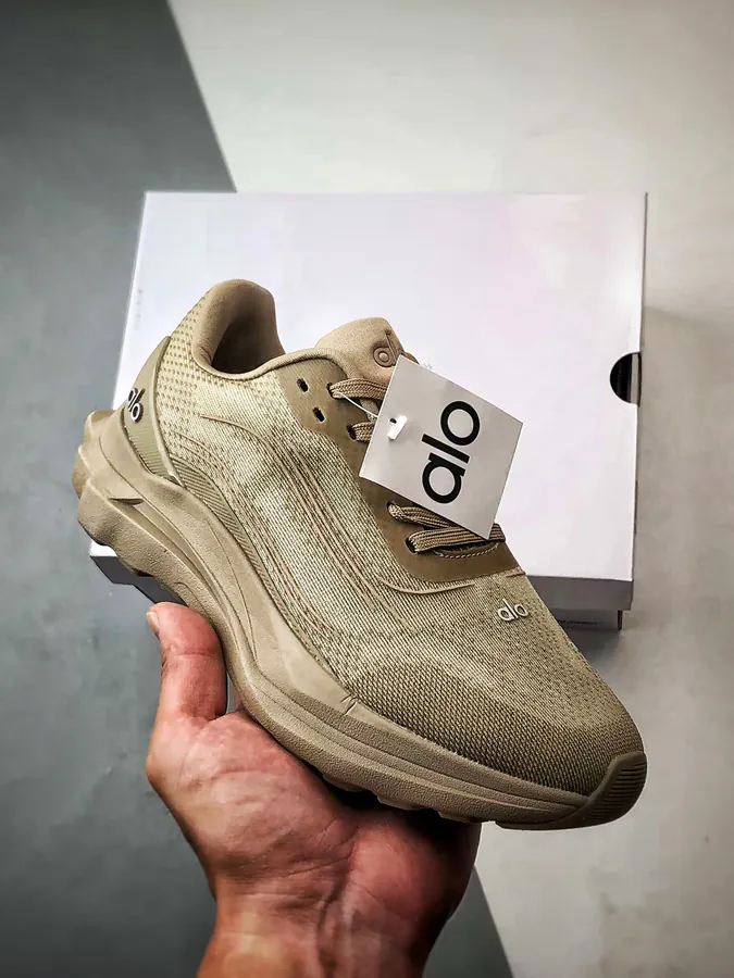 ALO Yoga Alo Runner in Taupe Brown