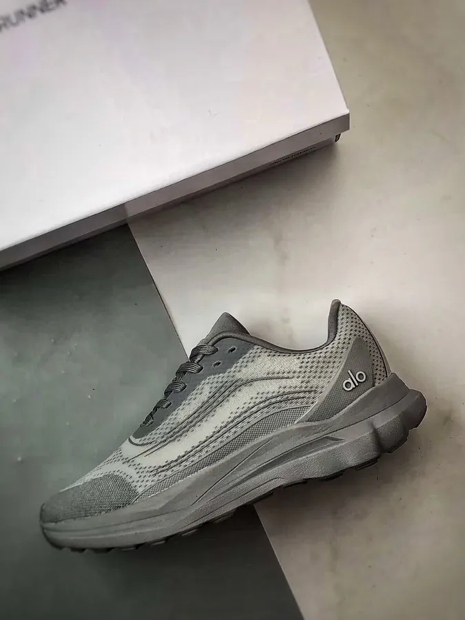 ALO Yoga Alo Runner Grey