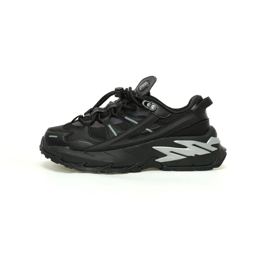 Fila Fusion Comet Comet Low Top Sporty Dad Sneakers in Black Silver