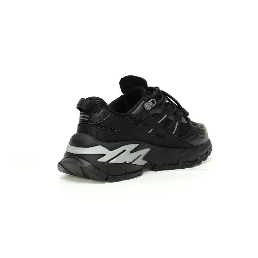 Fila Fusion Comet Comet Low Top Sporty Dad Sneakers in Black Silver