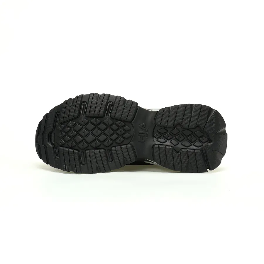 Fila Fusion Comet Comet Low Top Sporty Dad Sneakers in Black Silver