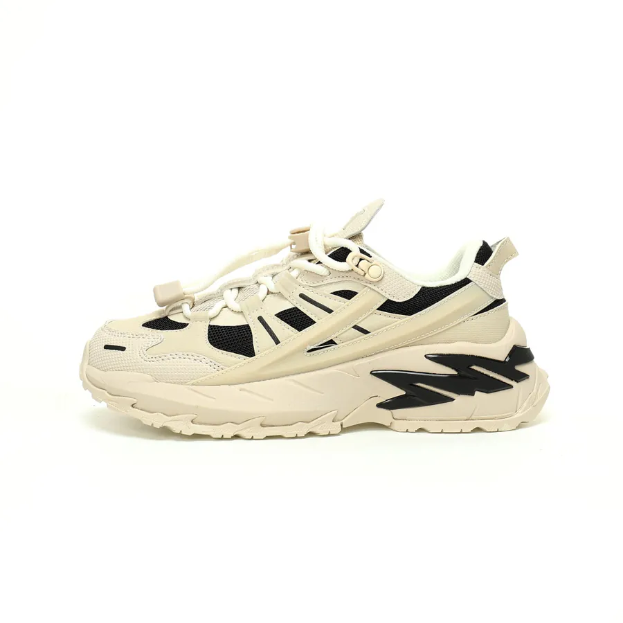 Fila Fusion Comet Comet Low Top Sporty Dad Shoes in Milk White and Black