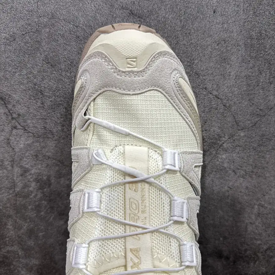 SALOMON XA PRO 3D Low Top Running Shoes Vanilla and Beige