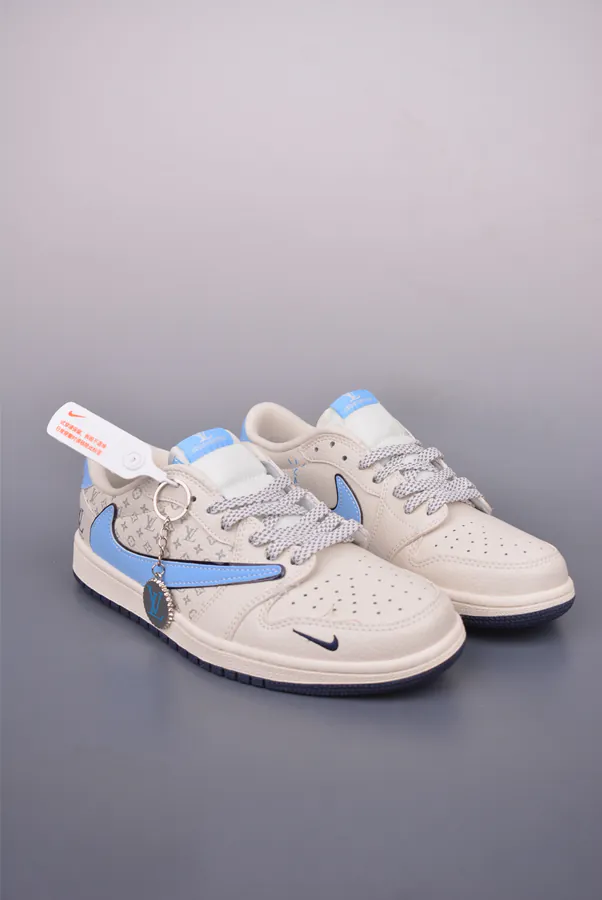 Fraent x Travis Scott x Air 1 Low 三方联名低帮倒钩鞋