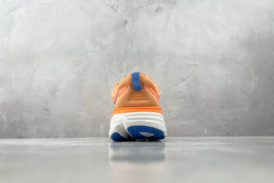 Hoka One One Bondi 8 in Orange