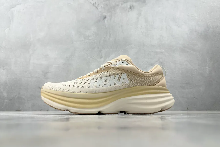 Hoka One One Bondi 8 in Brown