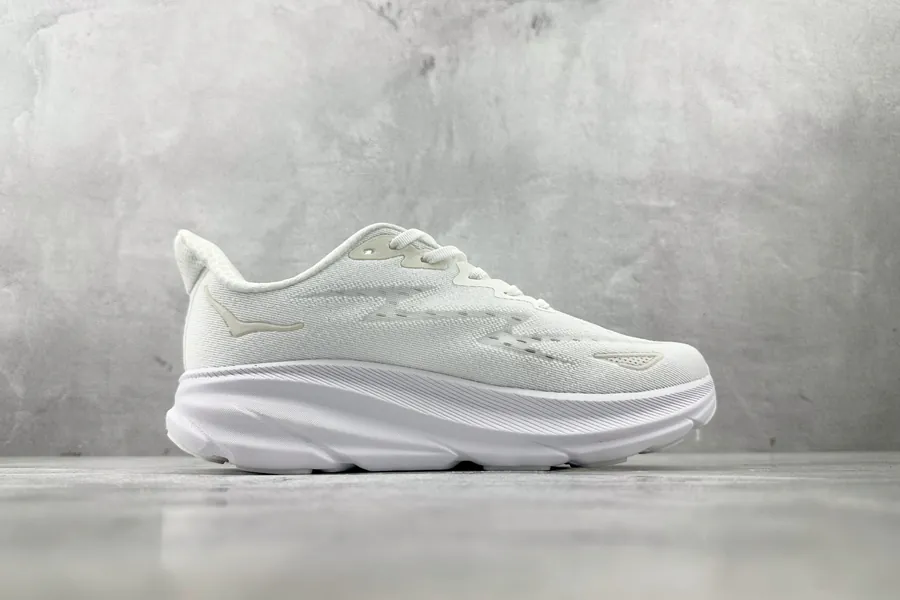 ONE ONE ifton 9 White Sneaker