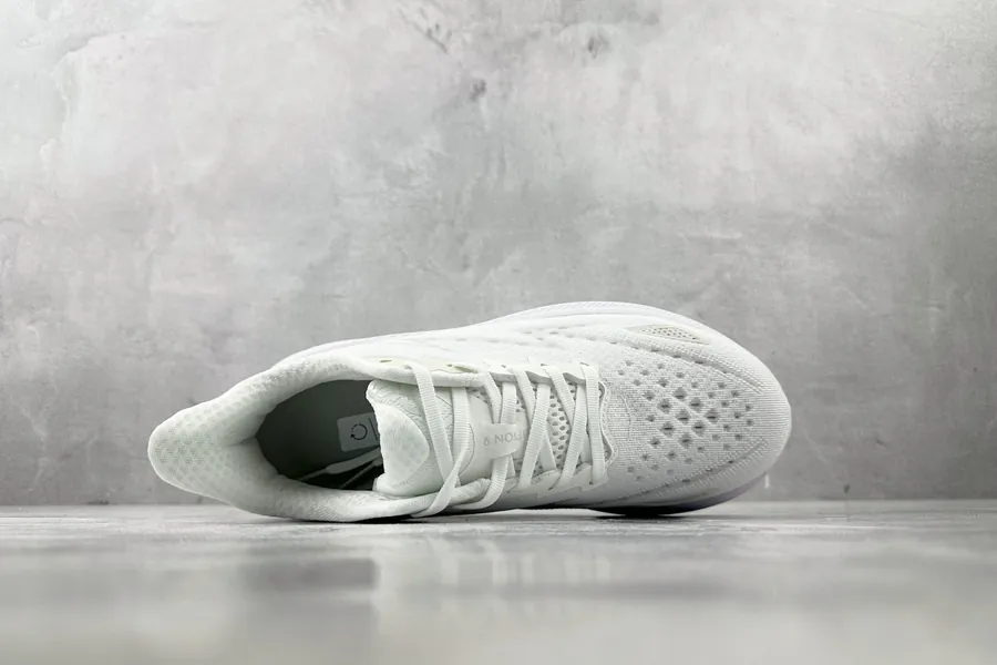 ONE ONE ifton 9 White Sneaker