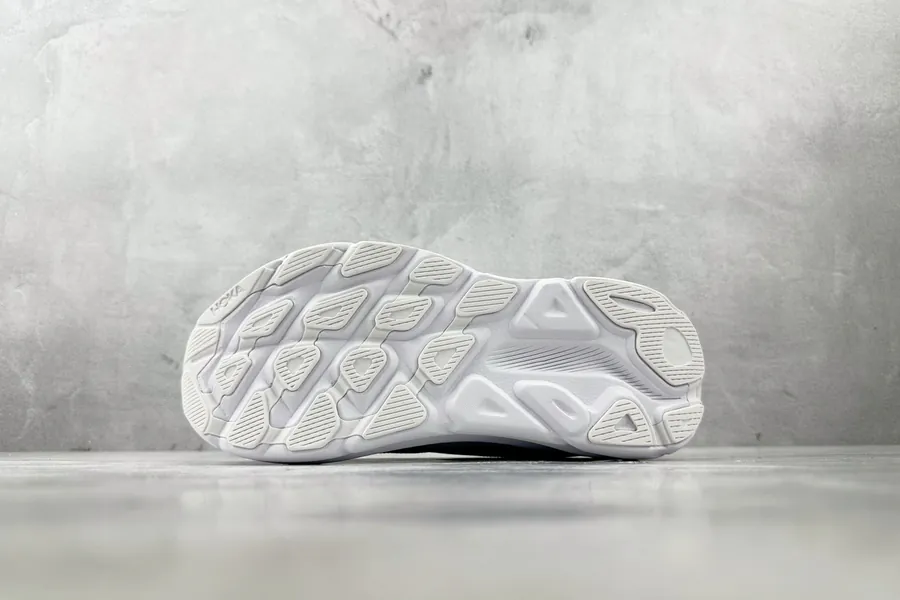 ONE ONE ifton 9 White Sneaker