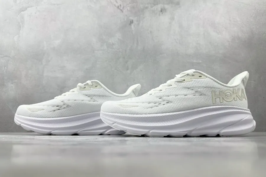ONE ONE ifton 9 White Sneaker