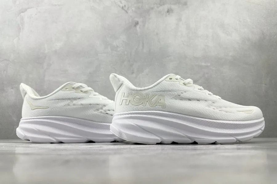 ONE ONE ifton 9 White Sneaker
